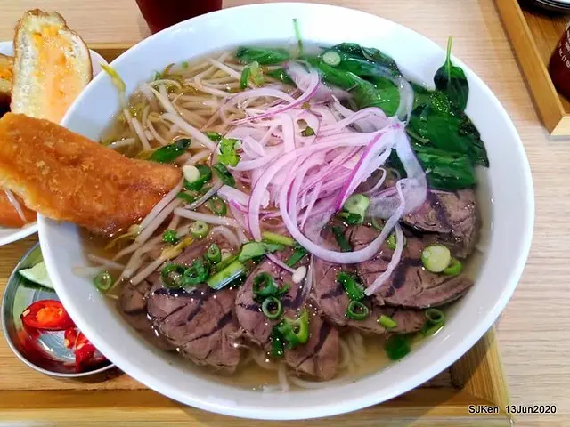 (CNN 評選世界最佳美食)「油条 黃金牛肉粉」--- 用料新鮮香氣獨特，入口滋味豐潤軟嫩!