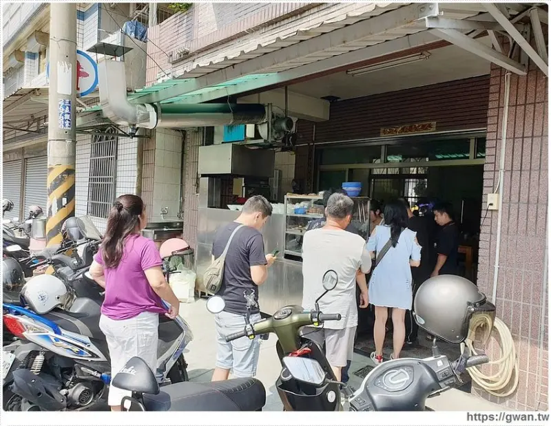 現點現炒、台南超好吃的榨菜肉絲麵，沒有招牌、門口大排長龍就是這一間！！