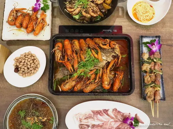 台中美食│魚吃不吃〃讓人念念不忘的道地麻辣重慶烤魚，香辣過癮，8/31前享85折優惠，再送上肥美的澳洲小龍蝦～        
      