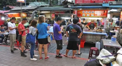 【台北美食】蔡家傳當歸豬腳豬腳飯-超大又厚實的豬腳飯