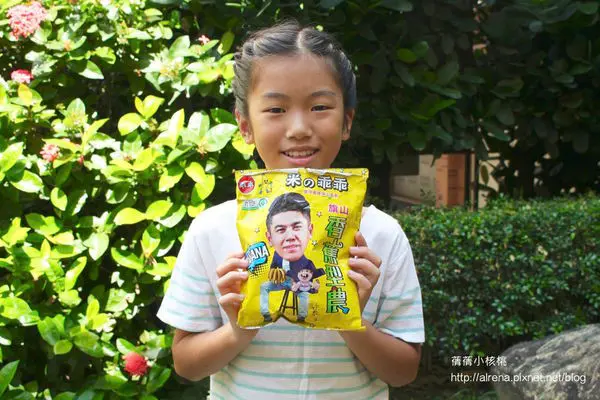 【團購零食/天然果乾推薦】弘運吉食和乖乖公司共同研發，搭配旗山香蕉和台灣米，製作出有誘人香蕉香氣和米香的香蕉米乖乖！原味厚切、無加糖手工果乾（芒果果乾＋香蕉脆片），保留水果的原汁原味和自然香甜，是親子