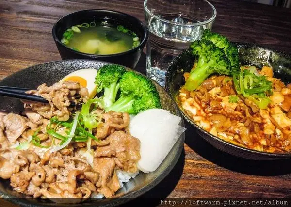 牧牛Mu Niu丼飯.咖哩.讚岐烏龍麵 麻婆豆腐豬肉丼飯 炙燒牛五花丼飯 新竹竹北午晚餐宵夜推薦...