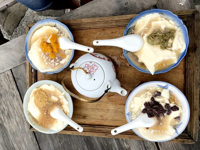 澎湖西嶼。二崁聚落。二馬豆花。口感好綿密一個股溜就可以下肚了