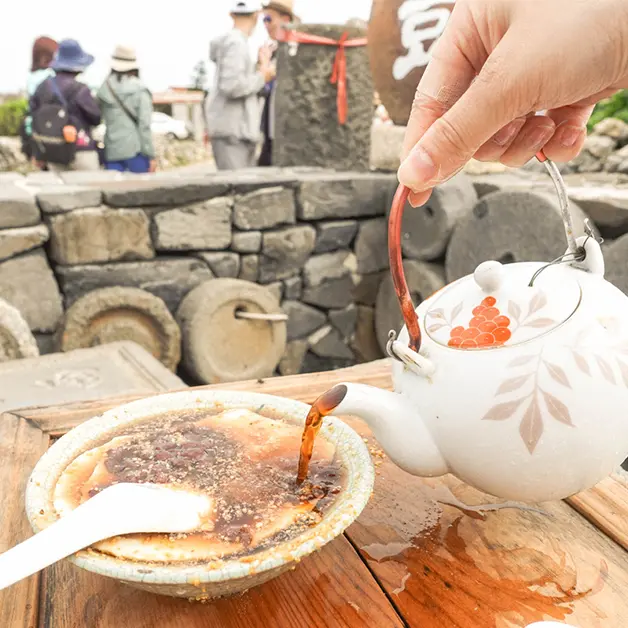 澎湖美食。二馬豆花 二崁古厝聚落必吃 口感綿密料好吃銅板古早味豆花