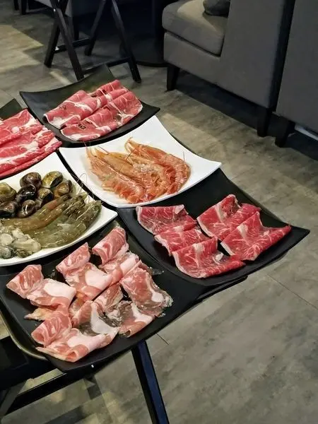 新竹東區｜涮肉亭～天使紅蝦、多種肉品吃到飽！高CP值的新鮮味美麻辣鴛鴦鍋～