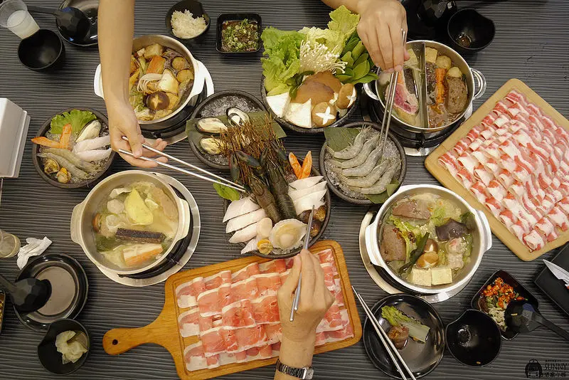 嘉義火鍋推薦｜肉肉控照過來～五鮮級平價鍋物79元起，17盎司大肉盤好吃又平價！壽星贈超值小海拚！