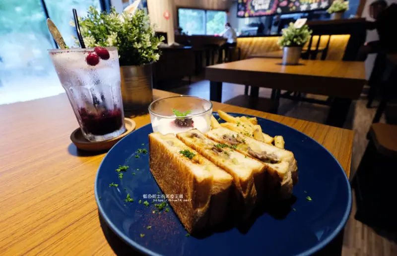 台中北區│起司蹦三明治-寵物友善餐廳，台中好吃早午餐推薦 - 藍色起士的美食主義