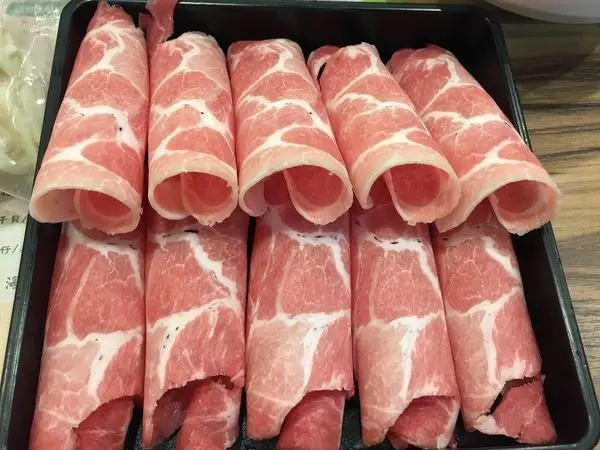 【食】新北--土城鼎川霖火鍋，土城青雲店，飲料冰淇淋吃到飽，沒有服務費喔！