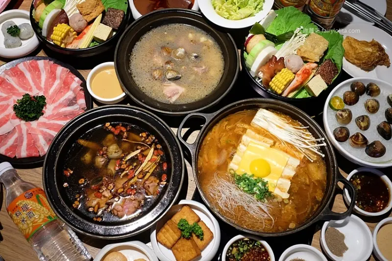 網友譽為「台中最狂火鍋店」，一開店人潮就爆滿，還附免費飲料喝到飽！