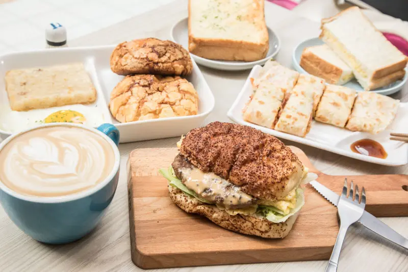 [新北板橋]不喝啤酒喝咖啡，最酷的運動早餐店！早自己朝食製作所-Sport店 - 大手牽小手。玩樂趣