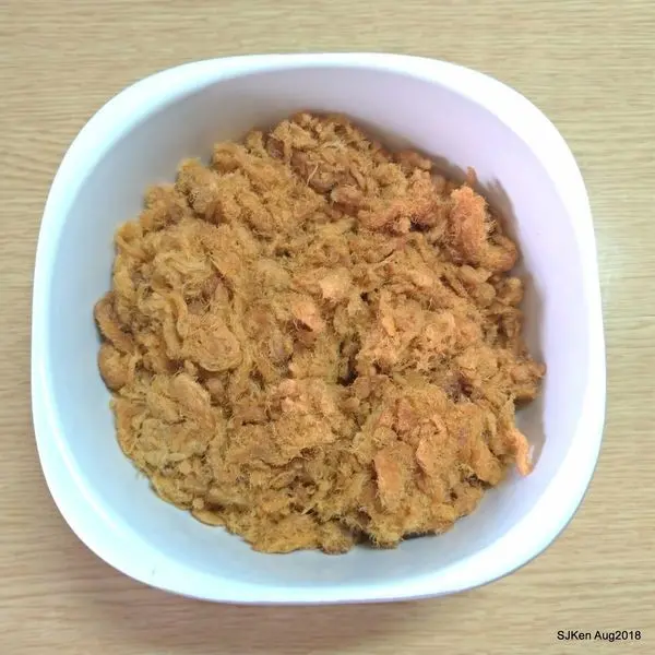 (台南伴手禮)百年老店「滋美軒」--- 肉鬆爽口好咀嚼，夾饅頭麵包都美味。