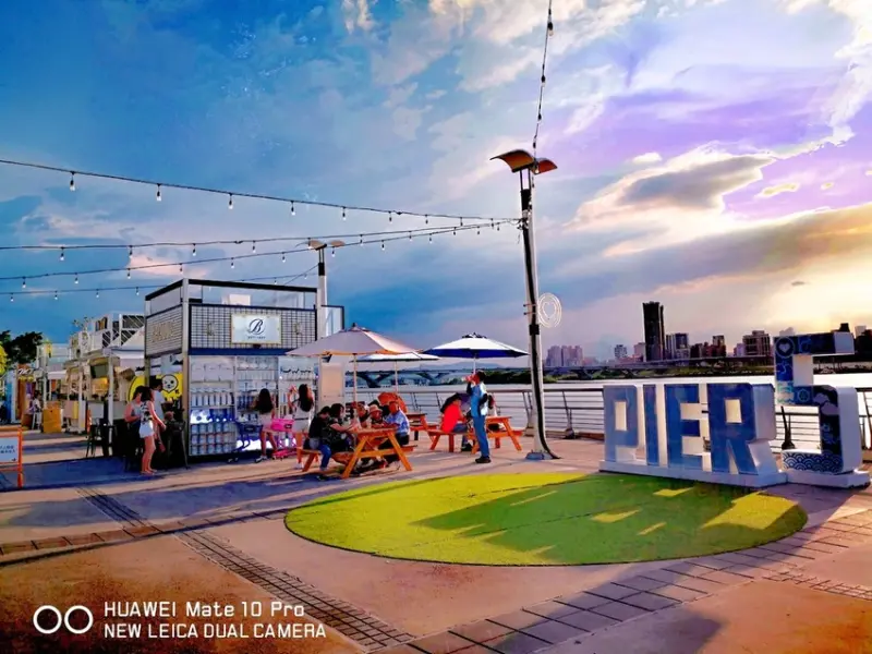 【食。台北】百齡罈BHouse〜大稻埕「pier5貨櫃市集」打卡熱門新景點！全台最高顏值酒吧，在北台灣最美河岸，美酒、美景環繞享受完美的一夜