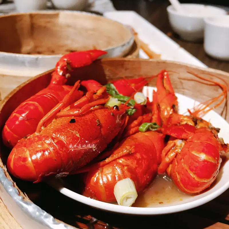 港點大師台北三創店  經典港式料理  獨門十三香小龍蝦 大閘蟹  煲仔飯 蒸籠小點  華山美食 忠孝新生港點