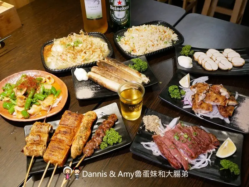 《新竹宵夜 》男子漢居酒屋。開到凌晨夜貓子聚餐的深夜食堂。手作料理串燒熱炒菜色推薦。菜單分享︱明湖路育賢國中附近（影片） - Dannis & Amy魯蛋妹和大腸弟
