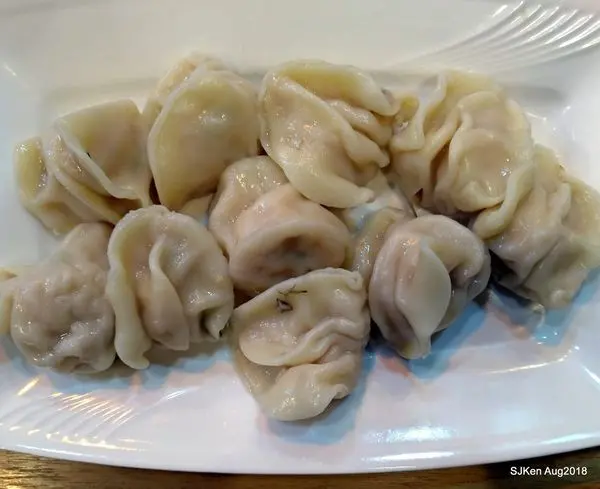 「八方雲集水餃鍋貼專賣店」南港興華店 --- 明亮新裝潢用餐更舒適，餐點多選CP值高! 