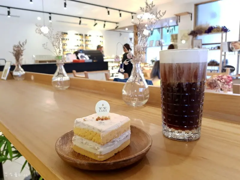 《高雄美食》Wowocake 用點心手作甜點❤（原 "小黃窩窩"）河堤旁，小木屋~手作甜點舖｡