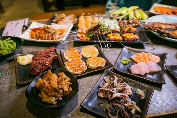 西門町美食-串燒殿西門店，燒烤吃到飽，用美食串起一次又一次的約會小酌