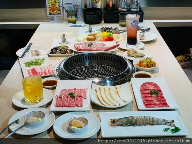 桃園燒肉推薦~燒肉道無煙燒肉首推平板點餐軌道送餐,還有網美最愛花牆,慶生聚會首選燒肉餐廳