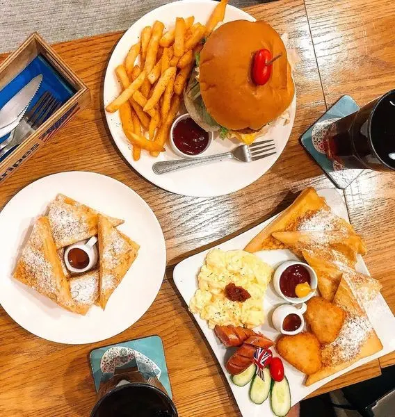 ◐台中西屯區 · 早午餐◑ Fresh Box 巴士餐車早午餐 | 佈滿車子的小模型 從前老闆是開餐車現在開早餐店～