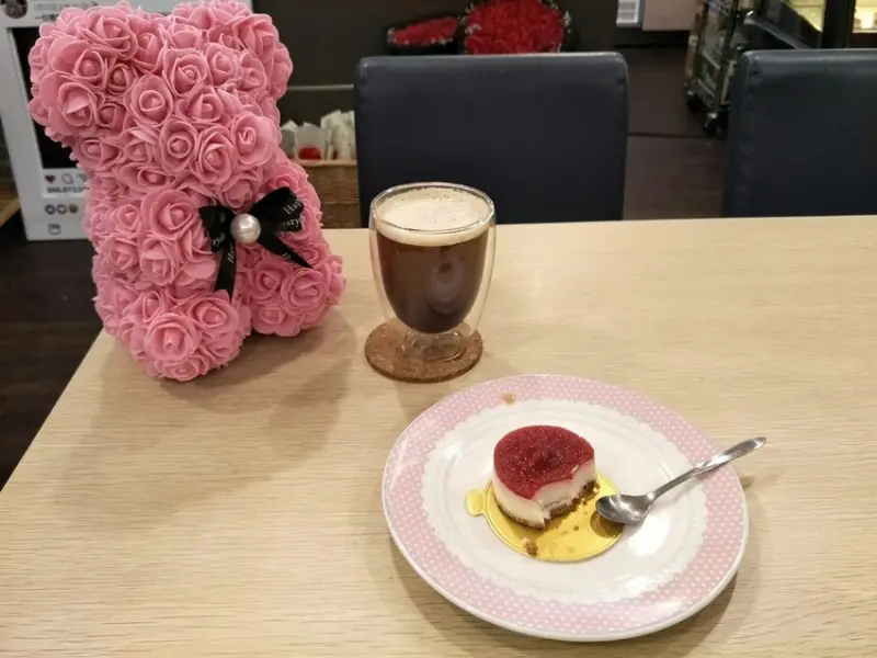 台北信義區特色網美餐廳- "熊騏士 knight bear" 寧靜宜人的小店內蘊藏著好多可愛的小熊熊~~自己動手作DIY課程/拍照當網美癮在這通通沒問題啦~~