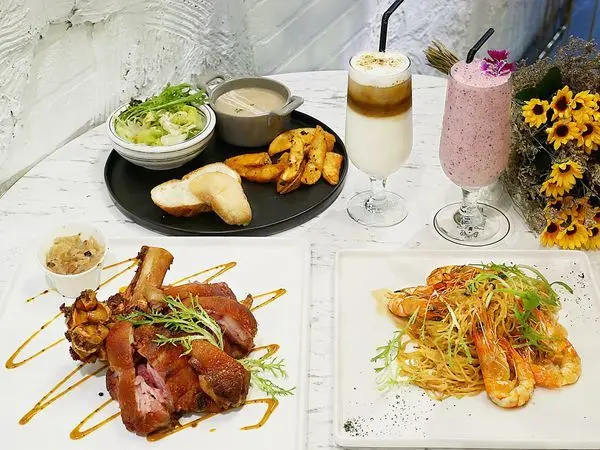 Garden Party - 新竹東區歐風料理  竹科附近絕美花園餐廳  雙人套餐最超值  約會慶生不用花大錢  每個角落都好拍  手機充飽電再出門