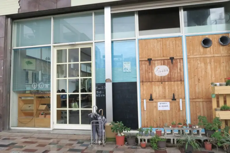 [嘉義] 乳酪薄餅+炸雞 x 平價實在早午餐 x 溫馨空間 x 小自由廚房 | Chiayi Restaurant | Taiwan Travel