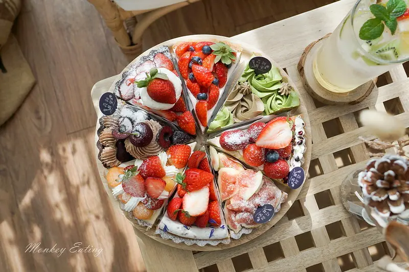 花甜囍室│台中科博館超美甜點店！季節限定繽紛草莓塔必吃，多款乳酪、塔類甜點拼盤好繽紛~