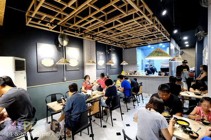 越南王成功店│大里成功路新開幕平價美食，單點價都不到百元，還有提供2人和4人套餐更超值喔！ @強生與小吠的Hyper人蔘~