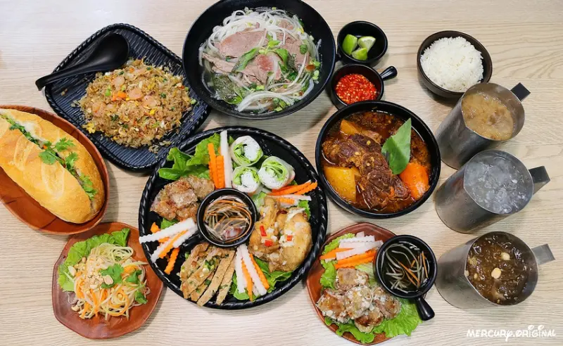 台中大里越南王｜平價好吃越南料理，牛肉河粉、炸春捲、法國麵包都超讚，越南媳婦的家傳美味