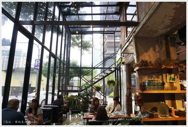 [台中|紅磚老宅玻璃屋。堅果小巷 Heynuts alley cafe]