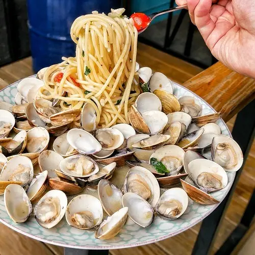 【捷運亞東醫院】歐義式 — 肥美蛤蜊堆積成山的好吃義大利麵、英式瑪芬早午餐拼盤