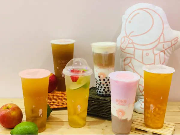 【桃園飲品￭龜山區】6989恆星系飲品 x 冷壓慢磨新鮮蘋果，清新爽口讚不絕口、現榨果汁來一杯，沁涼舒爽再一杯║ 林口長庚飲料推薦、林口長庚必喝、桃園飲料、療癒飲品