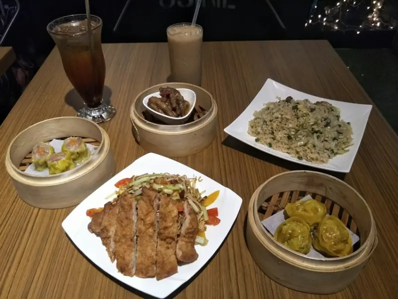 新北中和美食餐廳推薦【歐飽 O.BO 港式早午/下午茶】XO豬扒公仔麵 / 蒜香珍肉炒飯 / 海鮮焗白菜 / 手工蛋塔