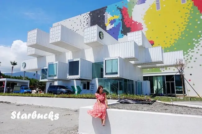 花蓮打卡新景點 ▶ 貨櫃屋星巴克・洄瀾門市 ▶ 全台首座純白「貨櫃星巴克」9/26開幕！美拍打卡必來！