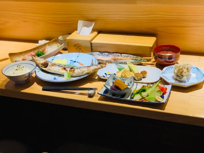 石牌美食~不用遠赴漁港也能一嚐現撈仔極致海味"漁當家食堂",巷弄中低調美味無菜單料理,讓人一吃就愛上的魚滷飯也不容錯過~