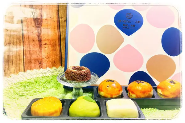 ♚宅配禮盒♚一之軒(南門店)。迎月禮盒B4。2018中秋禮盒。捷運中正紀念堂站。南門市場。女孩和女孩弟記憶中的共同味道，多樣禮盒一次滿足大人小孩的心