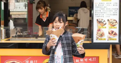 高雄楠梓︱法貝客可莉餅　價格比一般夜市攤位便宜，有可愛小姐姐坐鎮的平價可莉餅！