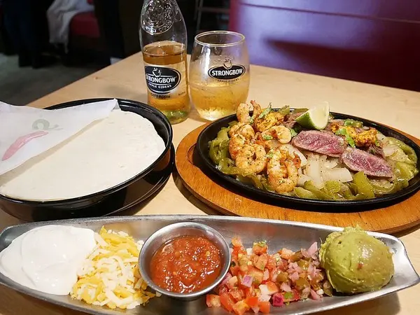 Chilis Grill & Bar 美式休閒餐廳 / 大直店-台北中山區美式餐廳  適合家人、朋友聚餐的好地方  餐點選擇多  一塊分食最有趣 (體驗券)              