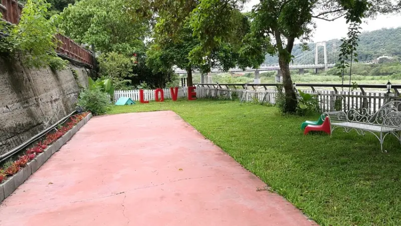 ※寵物友善餐廳※大溪 渡。音樂故事館無國界手作料理★小精靈胡扯蛋★2017.09.02