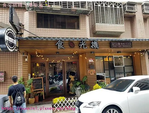 桃園中壢內壢☁ 食。光機 Food Machine:: 食光機 寵物友善餐廳 五隻萌萌可愛大狗