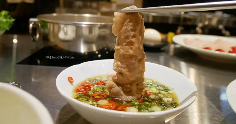 【內湖火鍋推薦】台北中山區火鍋 德朗火鍋(明水店) 法式頂極鍋物 雞湯火鍋│嚴選食材 精緻火鍋 ❤跟著Livia享受人生❤