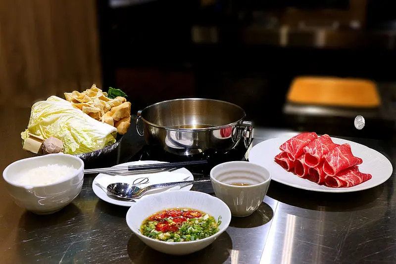 【中山大直】De Loin 德朗火鍋- 只有7大卡的法式滴鑽湯底！豪華牛小排 x伊比利豬