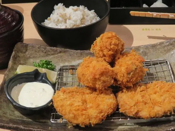 【勝博殿】嘉義秀泰店~正宗日式炸豬排專賣店，更有來自廣島江田島的海上珍寶-牡蠣((季節限定))#愛評體驗券
