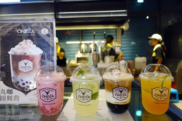 ONECA丸咖饒河店，饒河街咖啡飲品店，超好拍IG打卡飲料店，色彩繽紛、好喝又好看的時尚健康特調飲