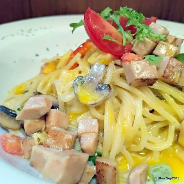 (台北捷運板南線南港站周邊巷弄蔬食餐廳)「馬蔬蔬健康自助蔬食披薩」--- 用料豐盛繽紛美味的「奶油培根蛋黃醬義大利麵」