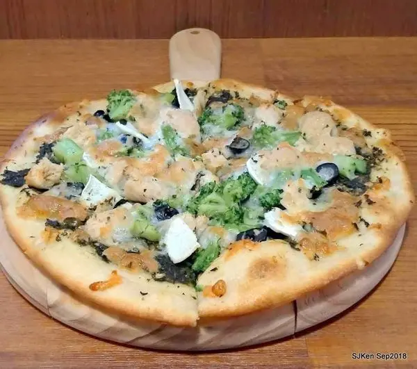 (台北捷運板南線南港站周邊巷弄蔬食餐廳)「馬蔬蔬健康自助蔬食披薩」--- 高CP值美味配料任你選，專人手工現做客製送上桌! 