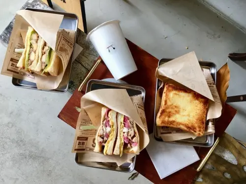 【台北｜行天宮站】長板凳工作室＿如雲朵般軟綿綿的限量奶酥厚片＿讓人口齒留香的蘋果鮪魚三明治