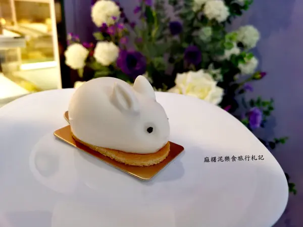 【台中 豐原】請問您今天要來點兔子嗎? 豐原超可愛兔子甜點、義式冰淇淋、全台第一台太空艙冰桶『Legendairy 傳奇甜品』