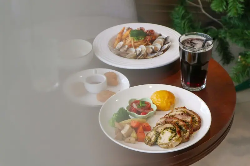 MEAT TIME 歐式羅馬料理。在容易錯過的巷弄中找到你，自栽香草，美味羅馬香料雞肉捲（新竹東區）