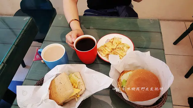 彰化。瓦瓦世創意早午餐。鹹蛋豆腐蛋餅創意又好吃